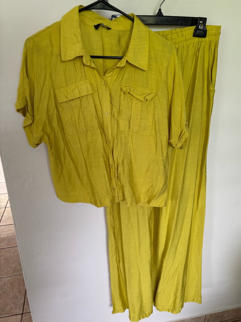 Lime Yellow Two Piece Lounge Set Wide Leg Pants Button Down Shirt. 🏝️🏖️☀️